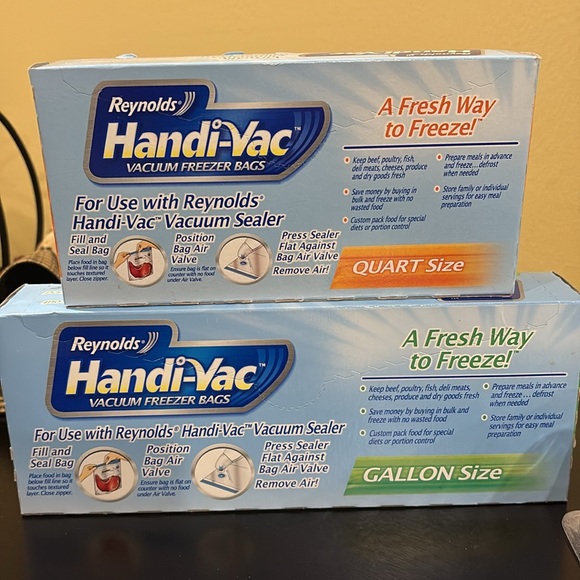 Reynolds Handi Vac Vacuum Sealer Starter Kit Gallon Quart size Freezer Bags NIP - Picture 3 of 3